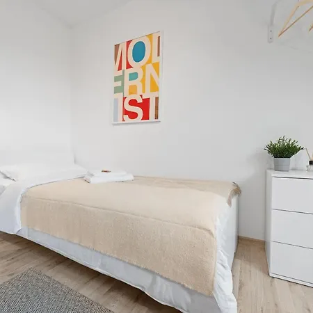 Helles Modernes Zentrales Studio, Nahe Btu, Vollausgestattet&parkplatz Auf Anfrage Apartamento *